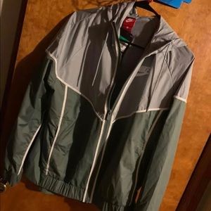 Woman’s Nike windbreaker jacket